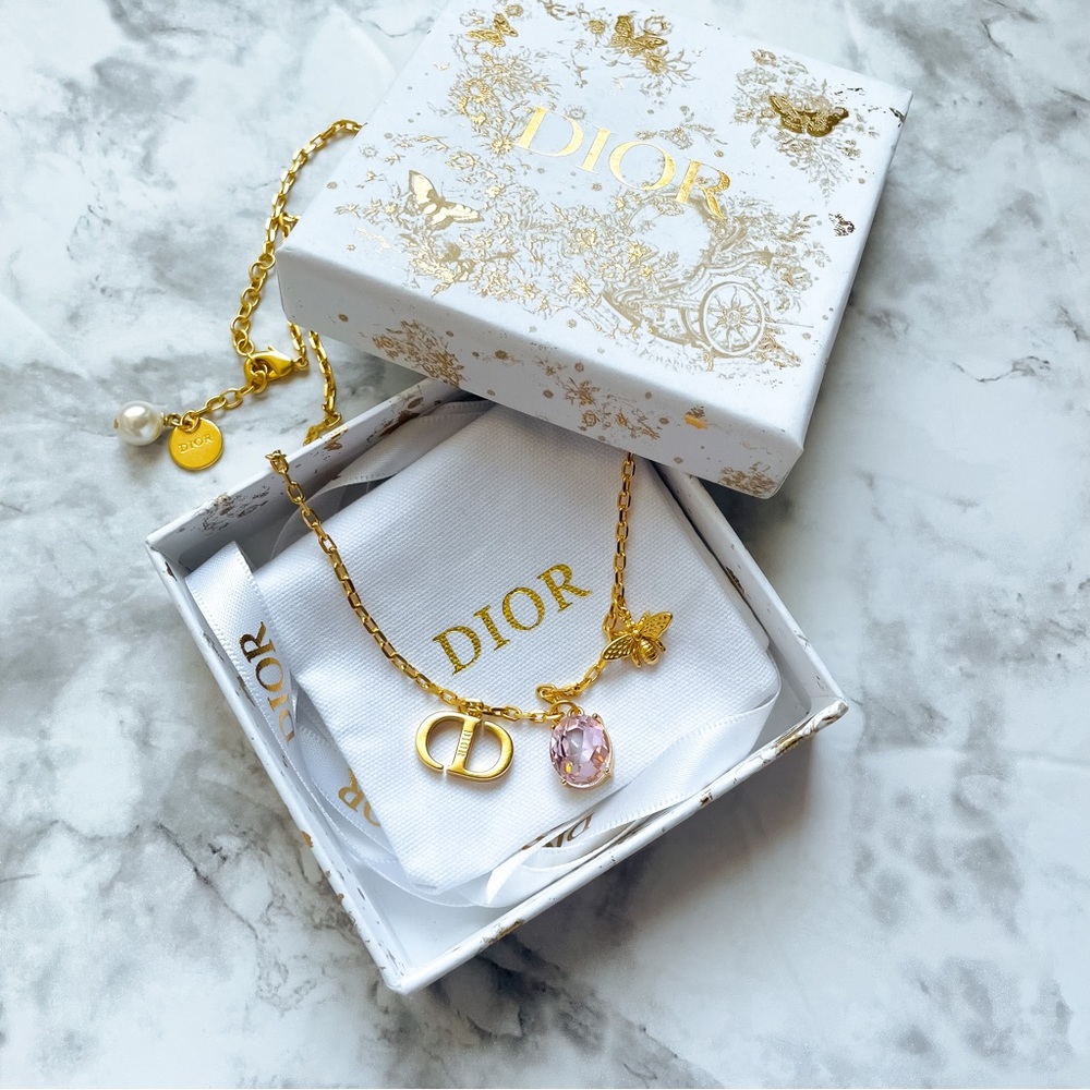 Christian Dior DIO Evolution CD charm necklace 🐝 with box set - Picture 1 of 8